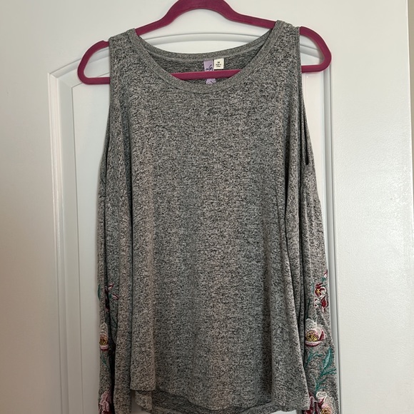 Alya | Open Shoulder Embroidered Top - Picture 5 of 7